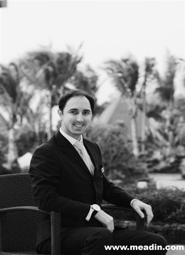 在杭州香格里拉大酒店担任餐饮部总监