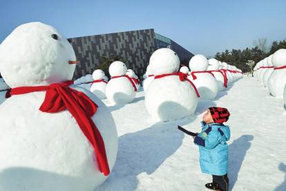 今年冬天最大的雪人军团出现了