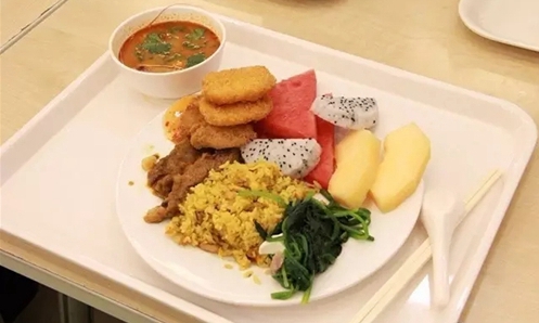 酒店员工食堂大曝光 你的员工餐吃的还好么?